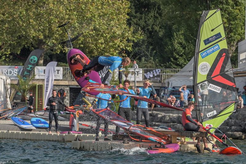 Yentel Caers getting some fitting reactions from his opponents... - 2023 EFPT Geneva, Day 1 - photo © Protography Official