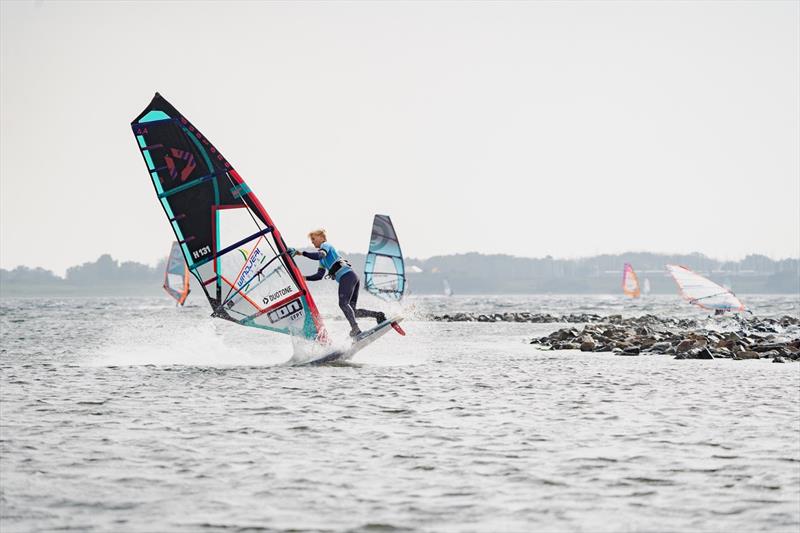 Arrianne Aukes was on a roll and made it into the final - photo © Freestyle Pro Tour