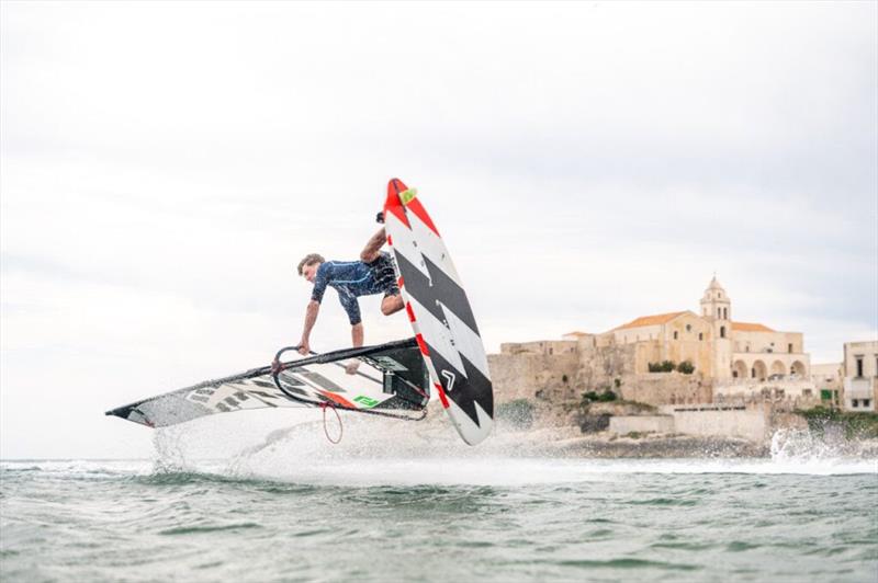 Bodhi Kempen going for a Double Culo - 2024 FPT Vieste - photo © PROtography Official