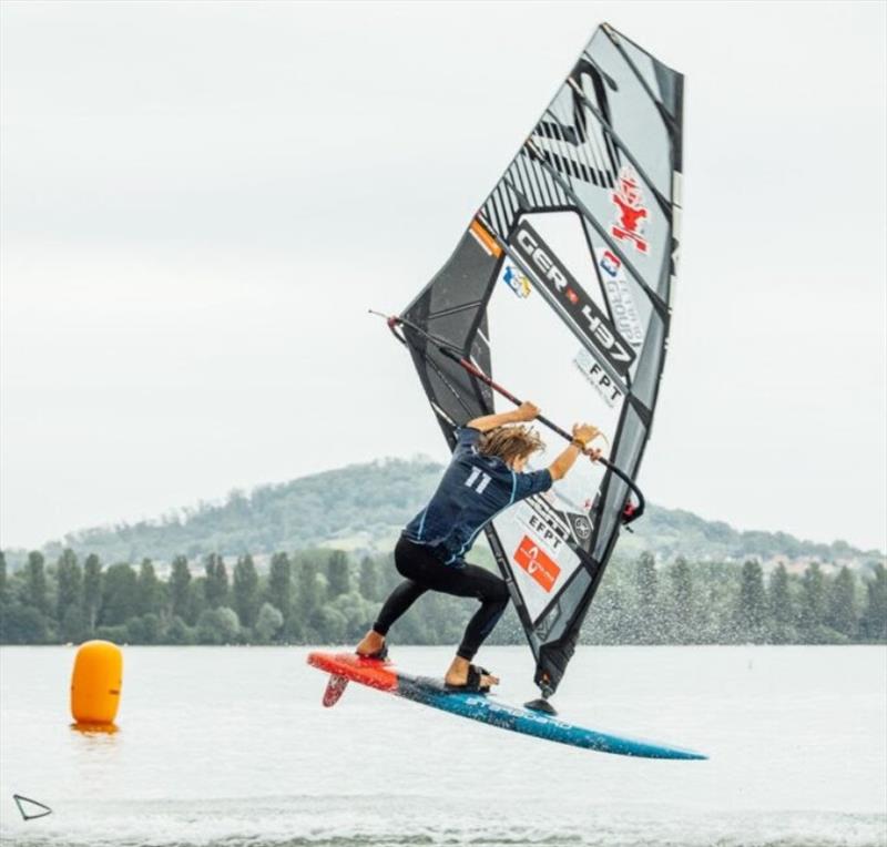 Halm going for a stylish Air Funnel - photo © AALVAA Media