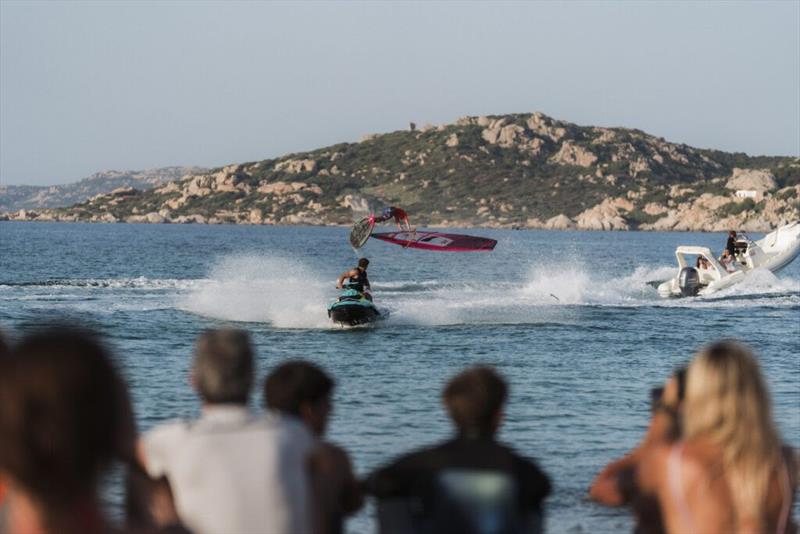 After his crash in the first round, Yentel Caers was out for blood - stomping two back to back moves that scored 10 and 10.5 each - Freestyle Pro Tour Sardinia - Day 3 - photo © Richard Buchner