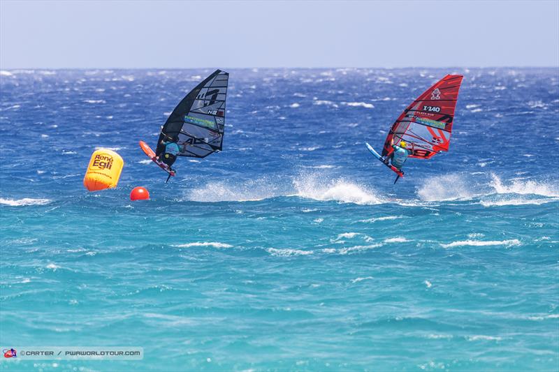 Taty Frans (left) and Matteo Iachino (right) in full flow on Day 3 of the Fuerteventura PWA Grand Slam - photo © Carter / PWAWorldTour.com